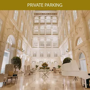 Grand Palace מלון